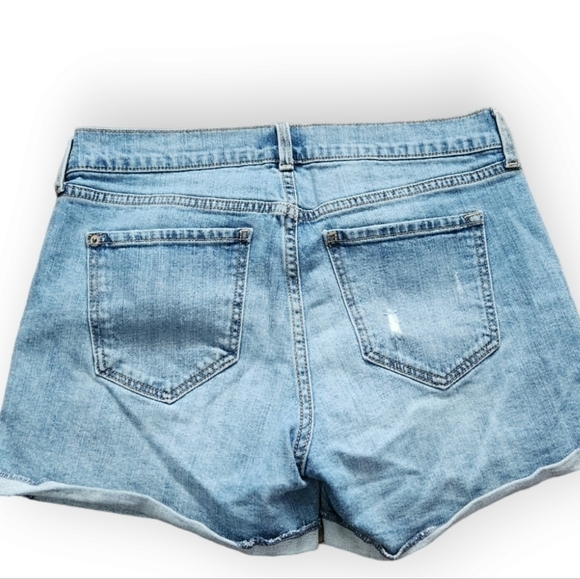 Old Navy Boyfriend Distressed Jean Shorts 6 - Picture 3 of 6